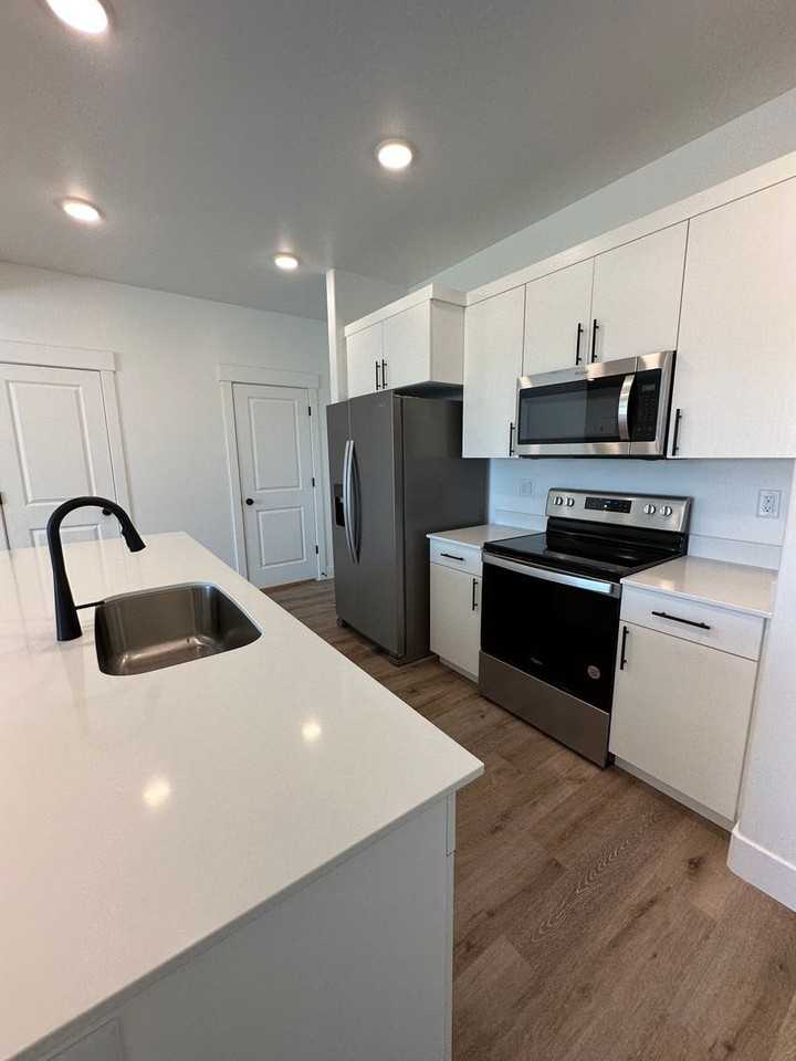 651 S 2400 W #13102 - Photo 4 of 50