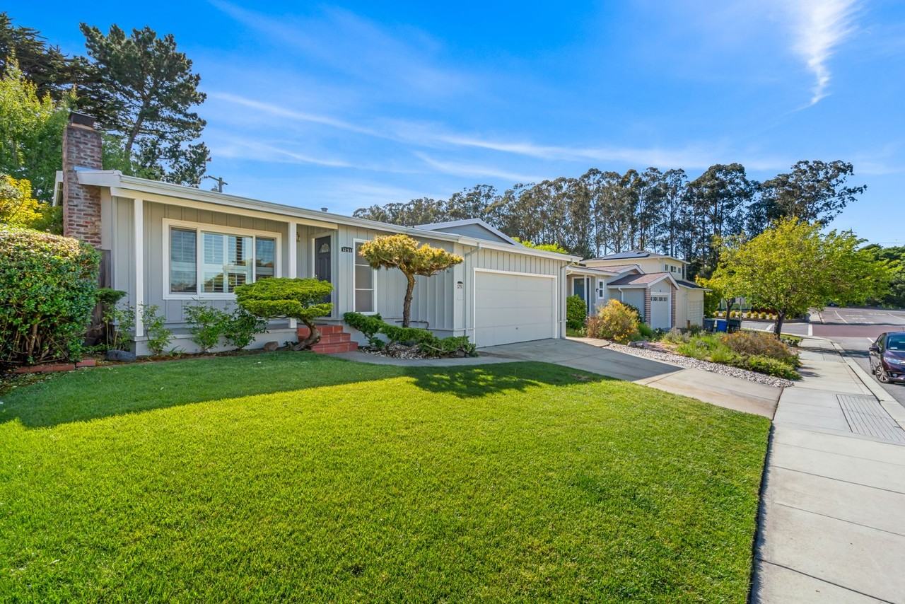 1251 Claremont Dr - Photo 2 of 31