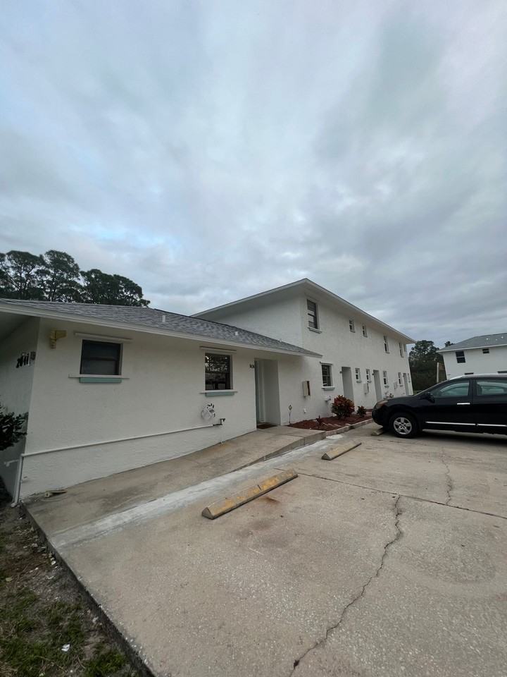 2041 Agora - Photo 2 of 3