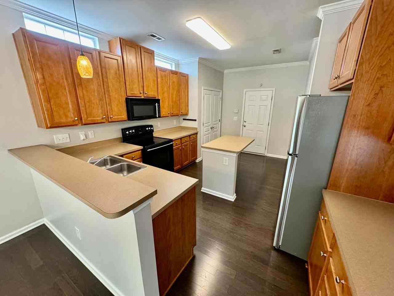 1141 Hammond Dr - Photo 2 of 27