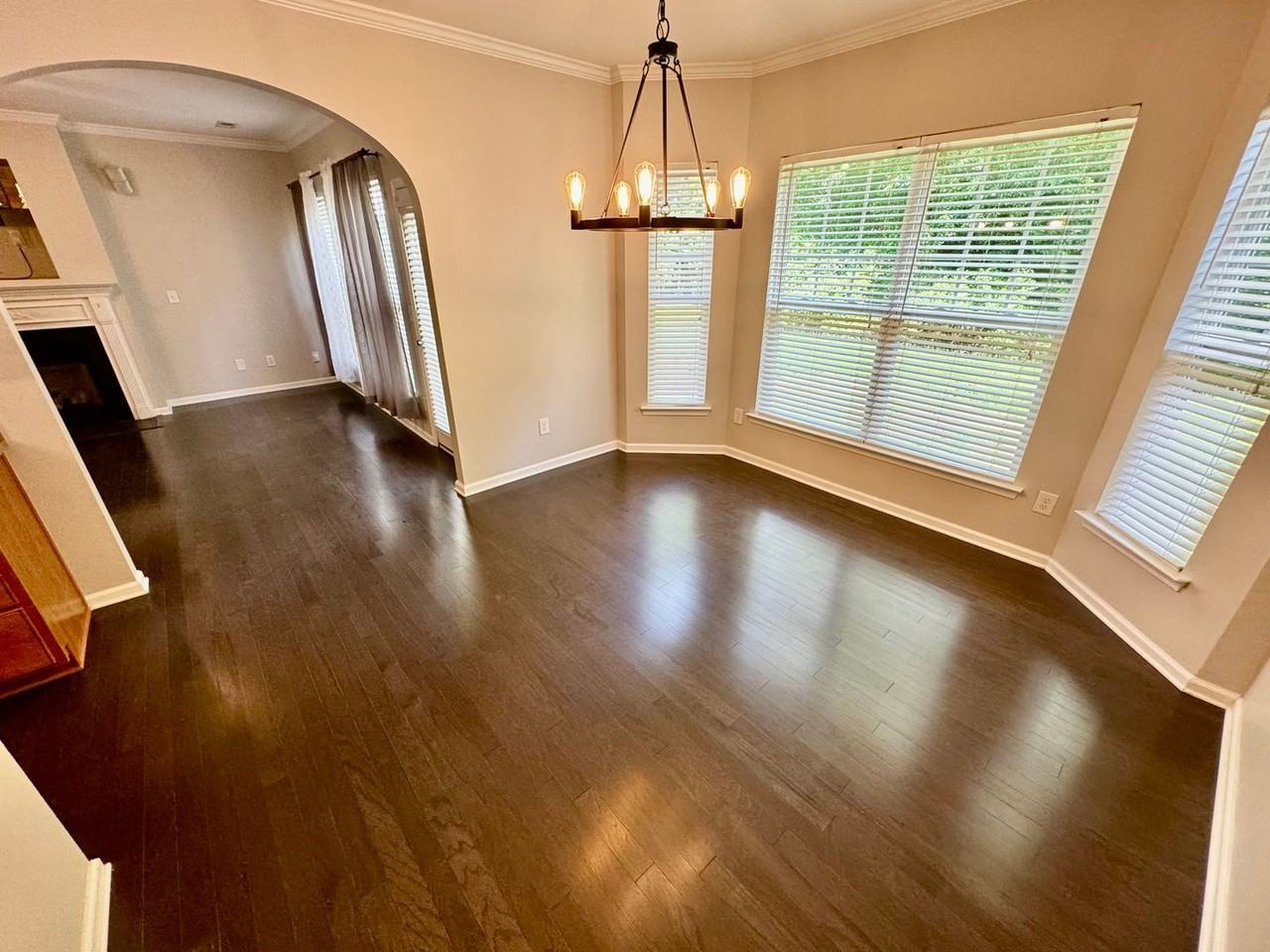 1141 Hammond Dr - Photo 3 of 27