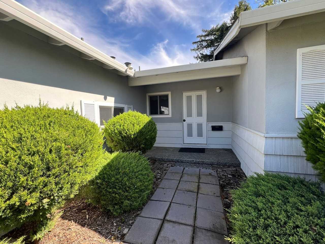 486 Redwood Way - Photo 3 of 30