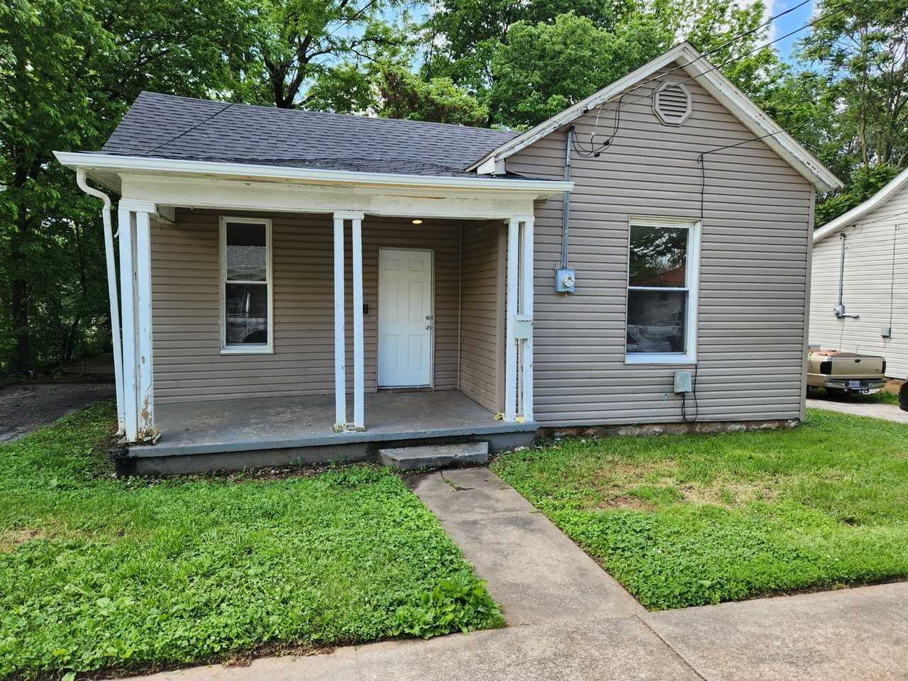 1036 W Monroe Ter - Photo 2 of 21