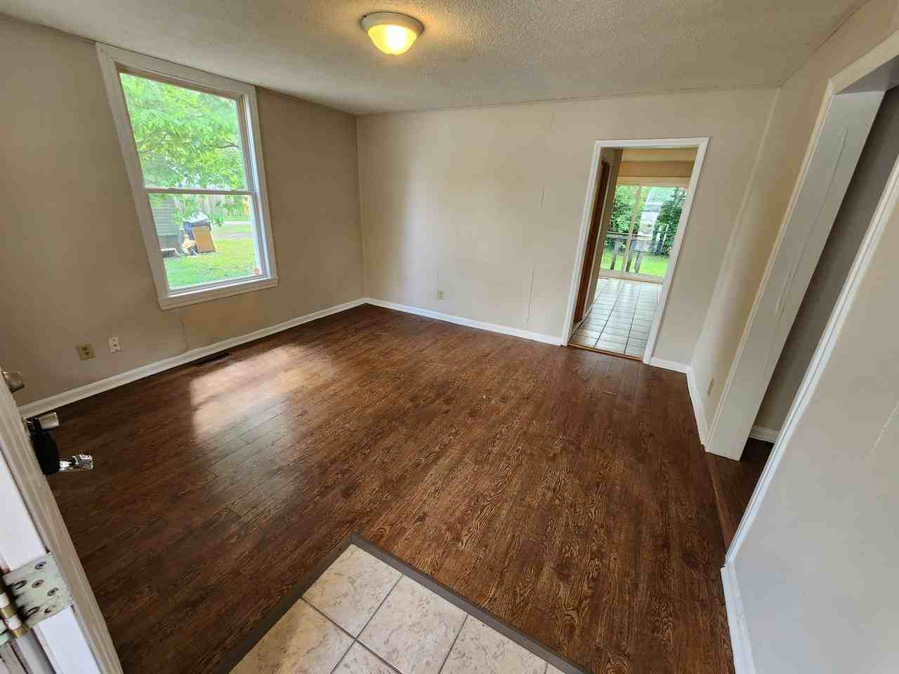 1036 W Monroe Ter - Photo 5 of 21