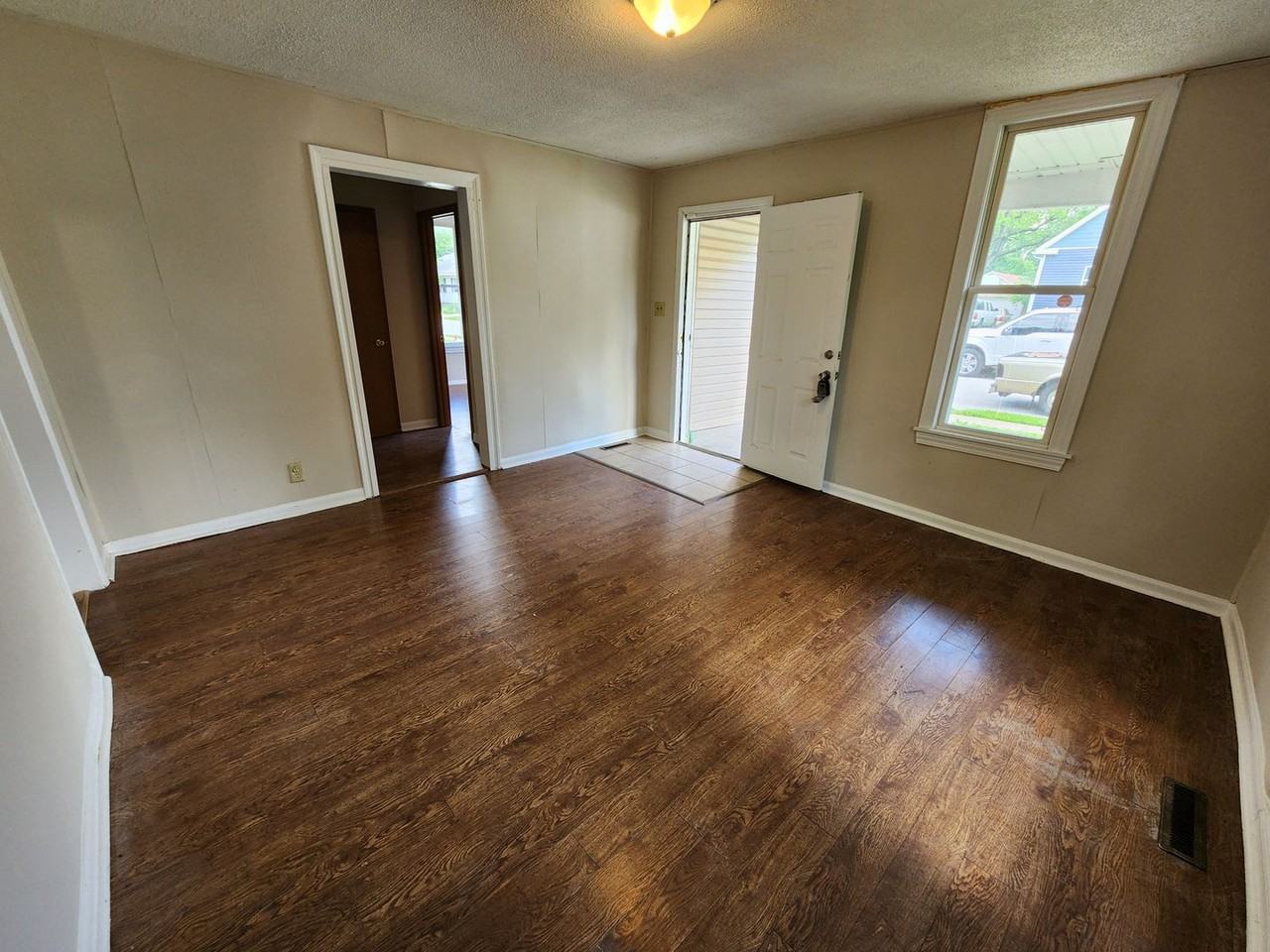 1036 W Monroe Ter - Photo 6 of 21