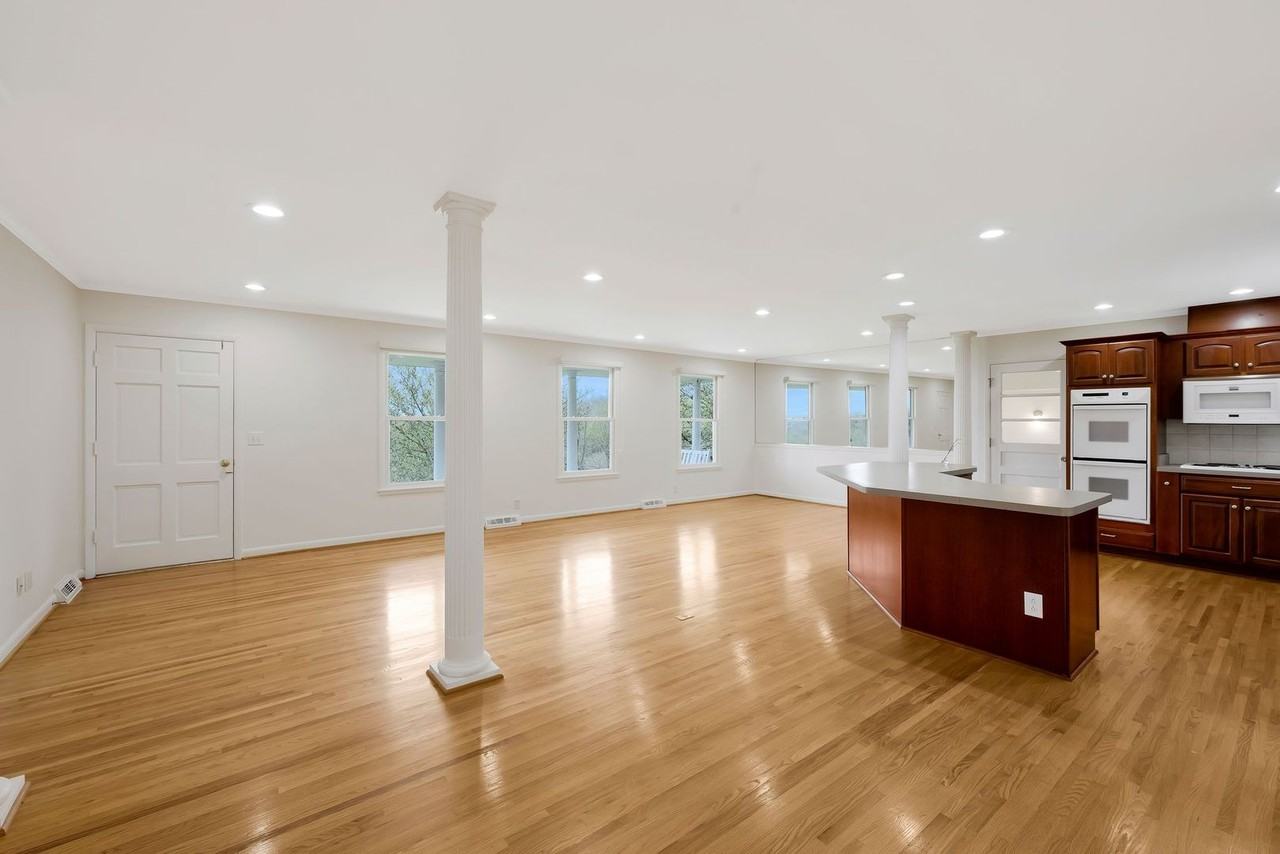 6833 Pennywell Dr - Photo 6 of 27