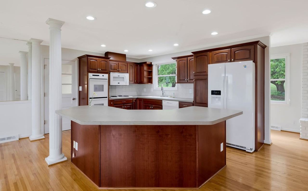 6833 Pennywell Dr - Photo 7 of 27