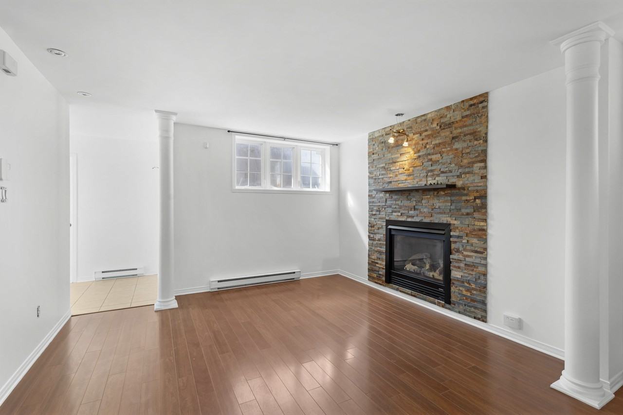 2332 Avenue de Maussac - Photo 2 of 15