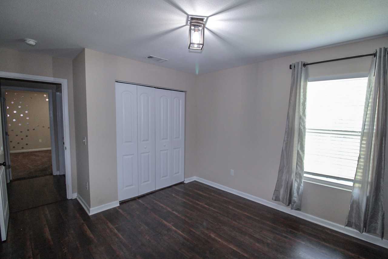 316 S Bridgeport Dr - Photo 2 of 21