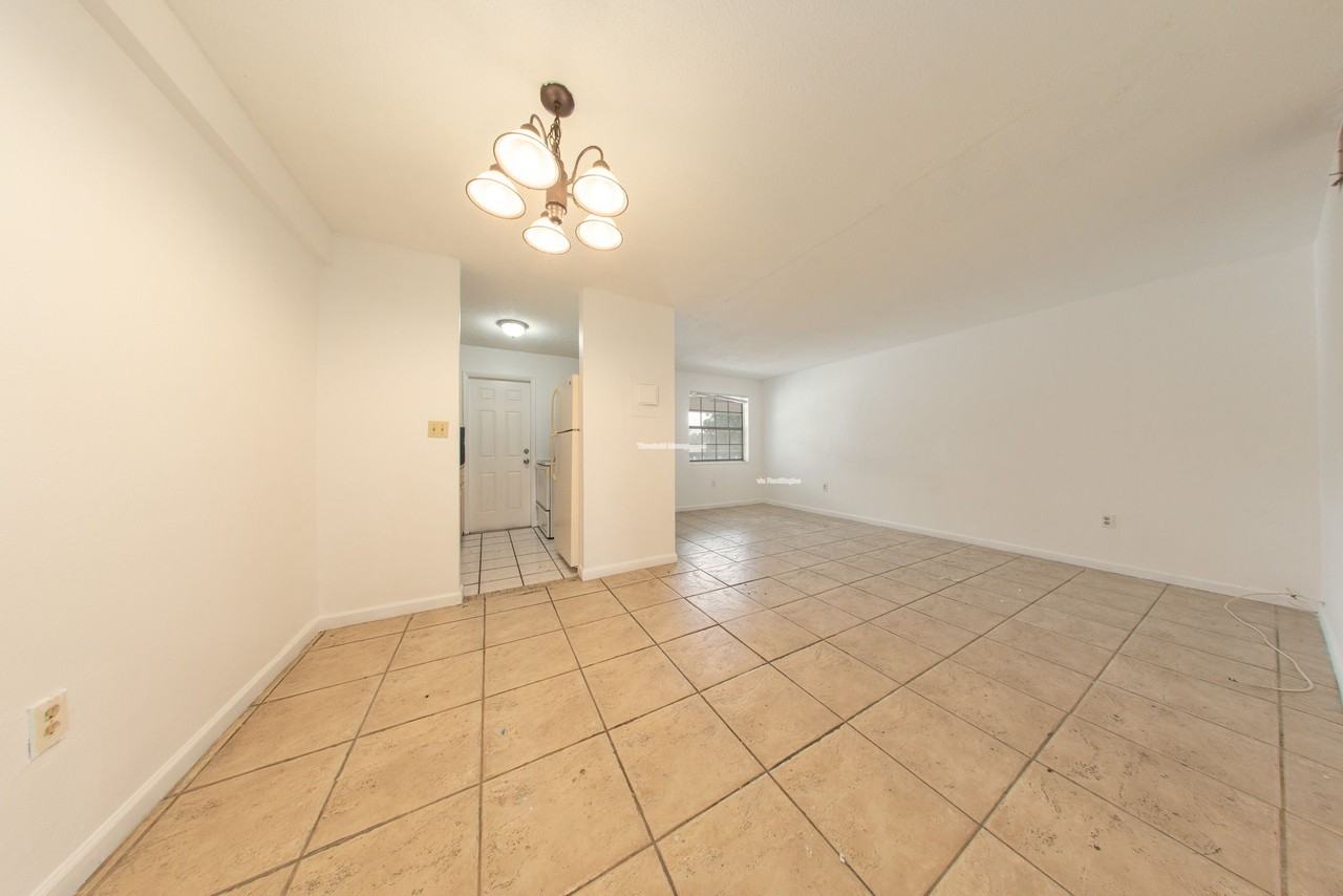 447 Ne 125th St #34 - Photo 3 of 22