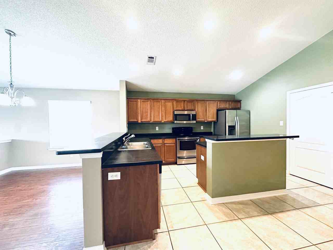 21615 Louisville Ct - Photo 3 of 10