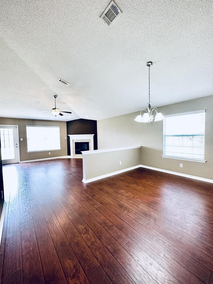 21615 Louisville Ct - Photo 2 of 10