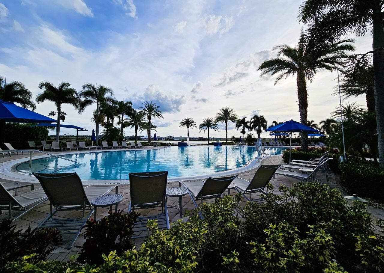 6441 Liberty St - Photo 4 of 50