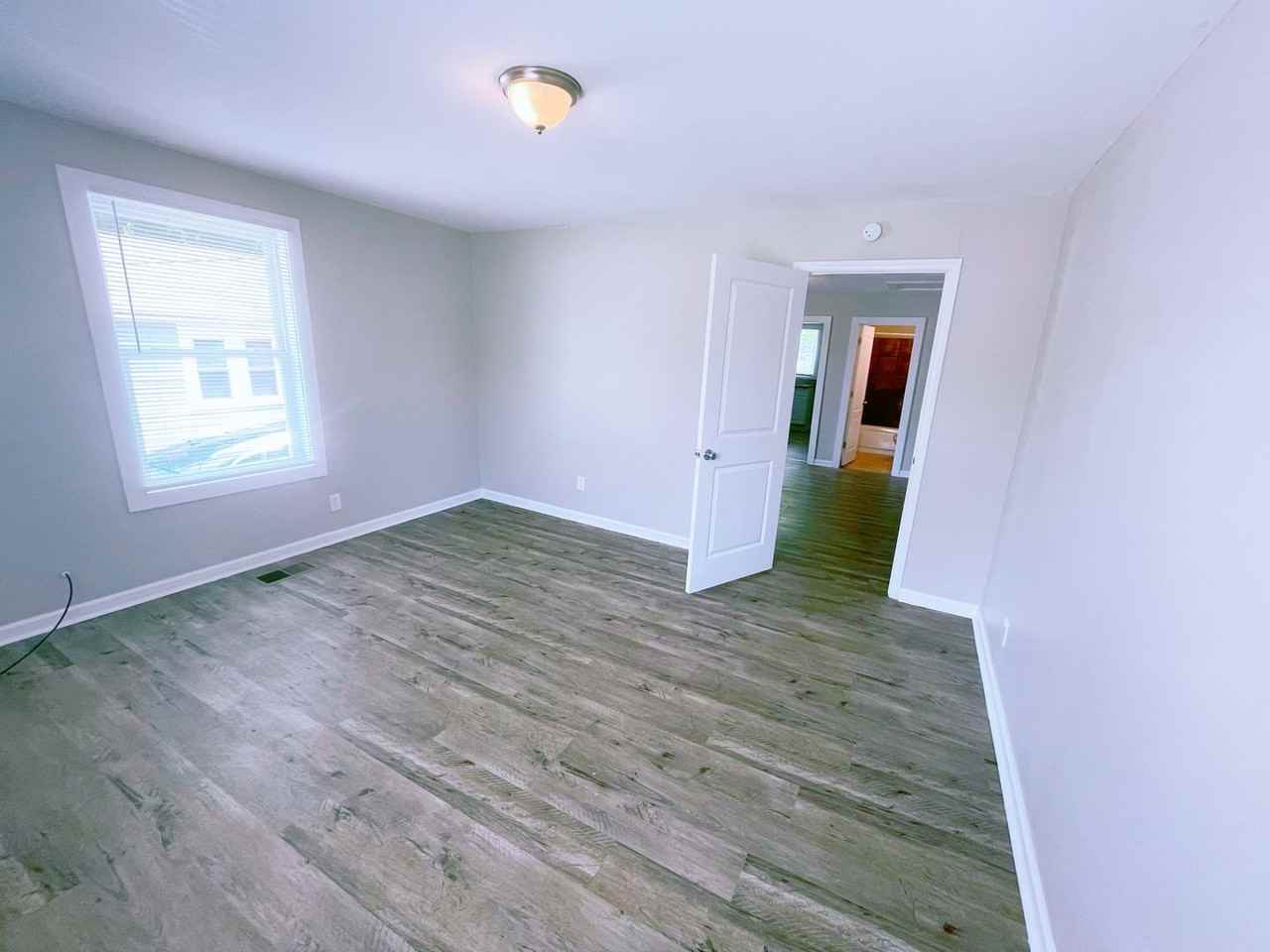 907 Harris St - Photo 3 of 10