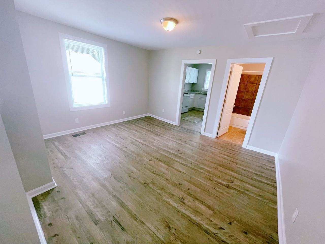 907 Harris St - Photo 4 of 10