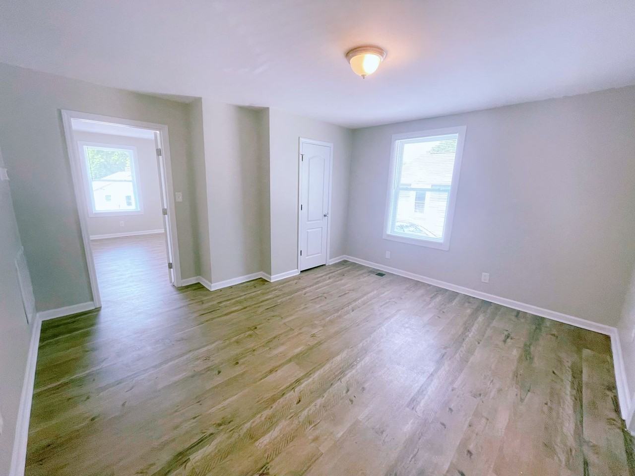907 Harris St - Photo 5 of 10
