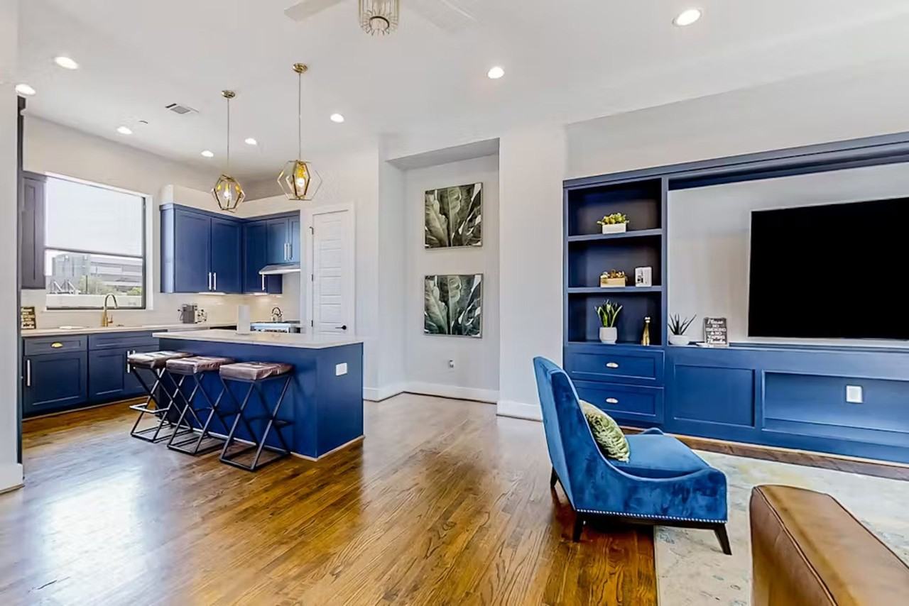 Houston - Photo 3 of 27