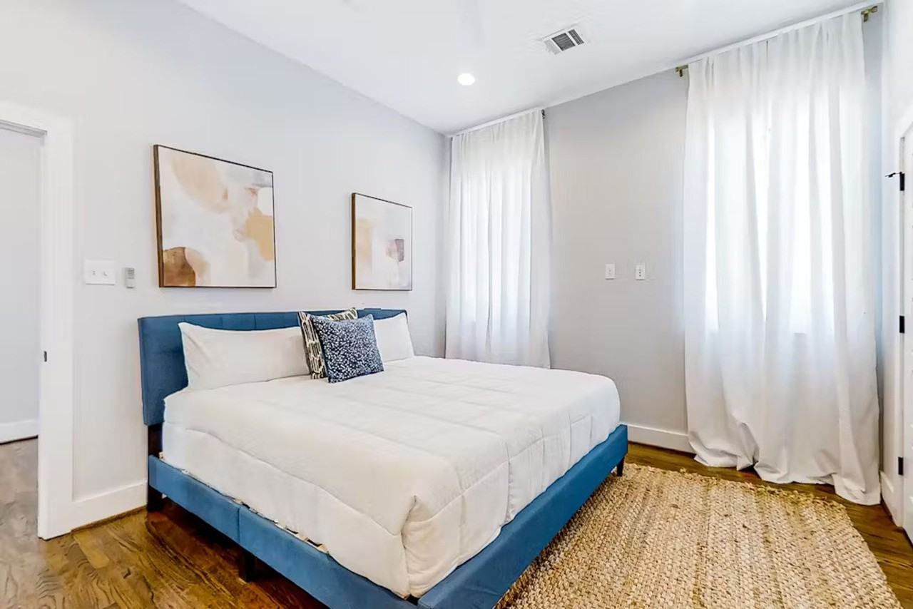 Houston - Photo 4 of 27