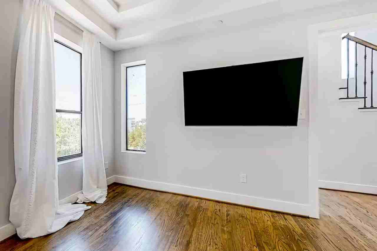 Houston - Photo 6 of 27