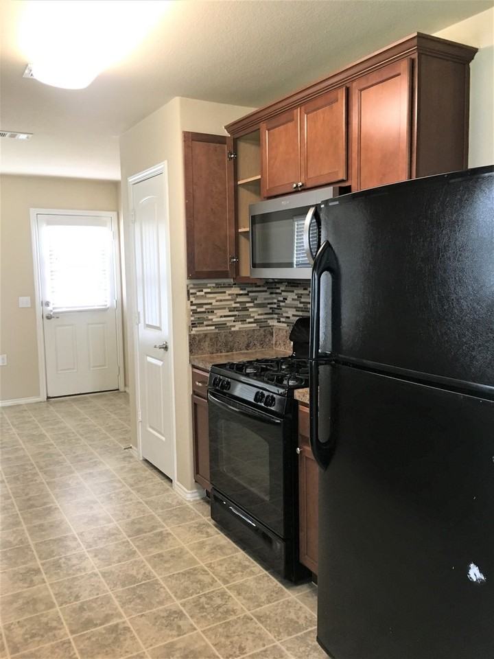 7005 Outfitter Dr - Photo 6 of 24
