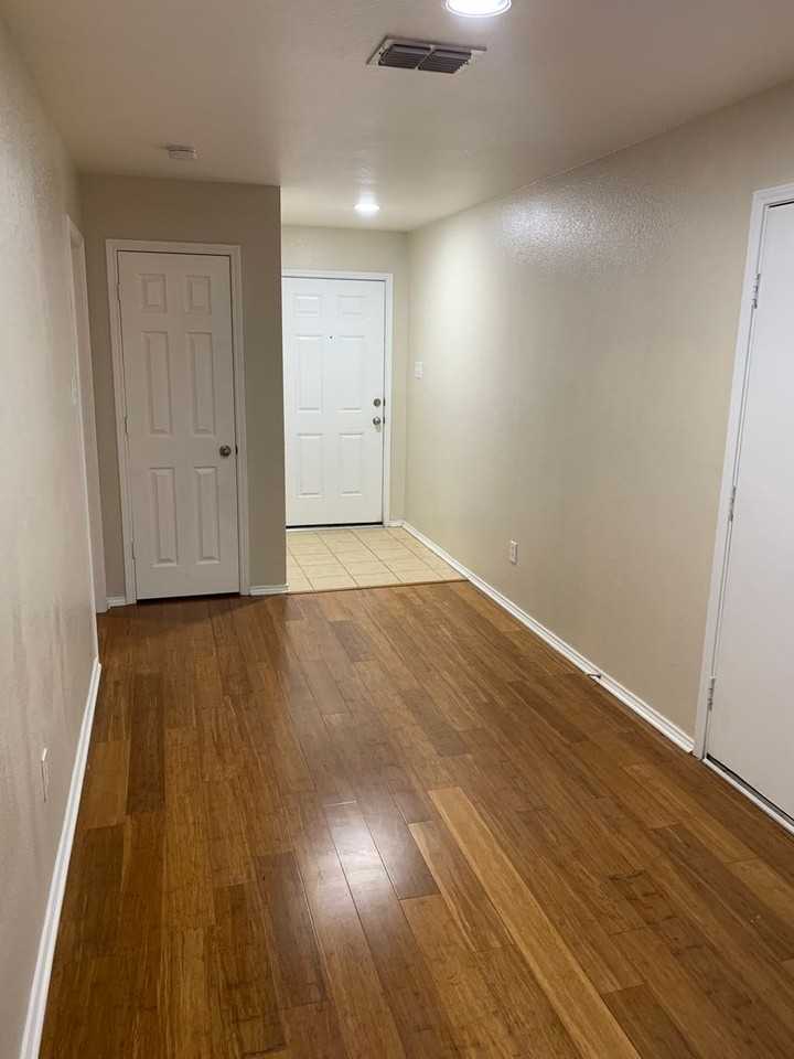 12820 Kingsgate Dr - Photo 3 of 19