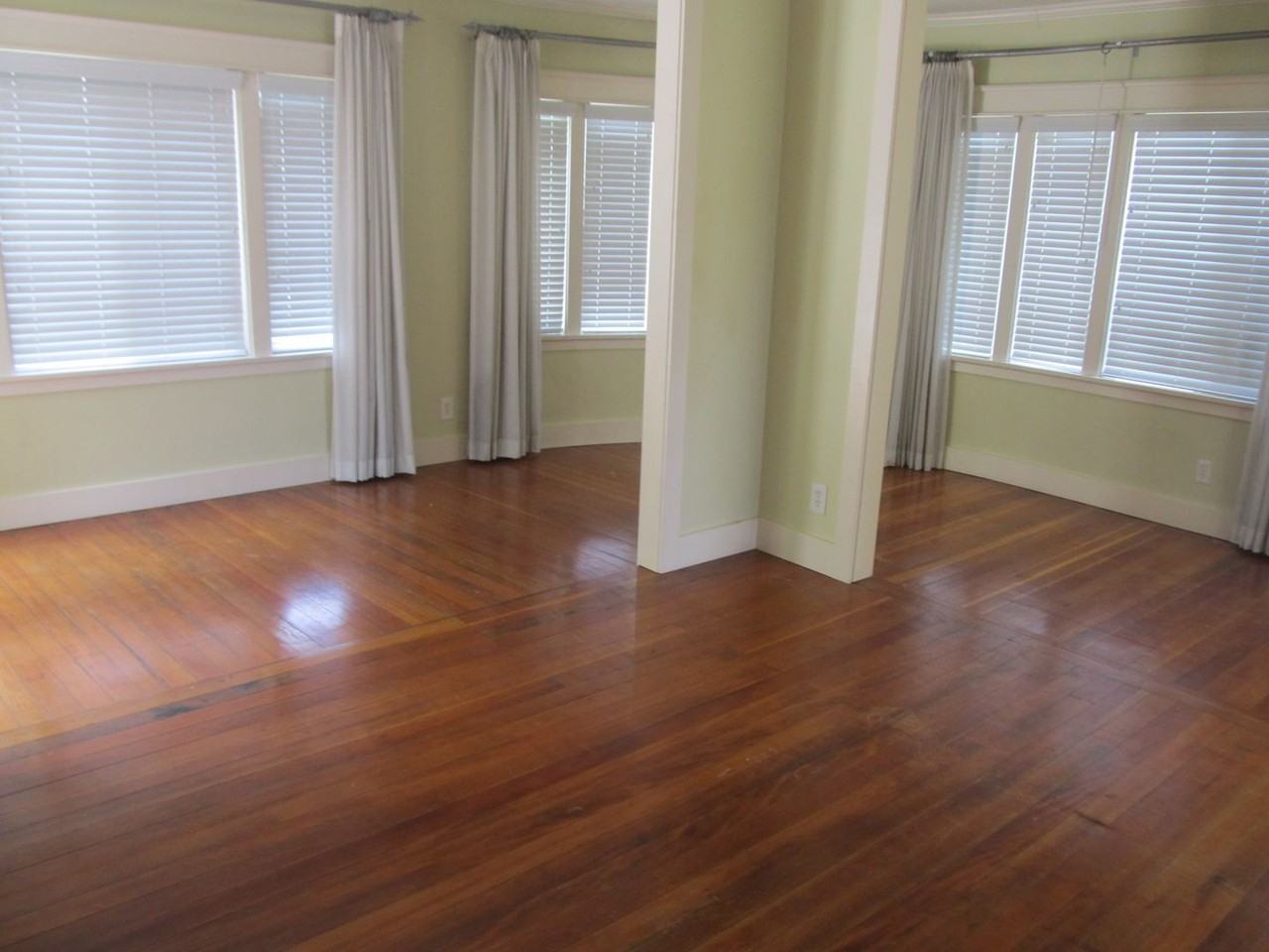 890 N Shaffer St - Photo 2 of 5