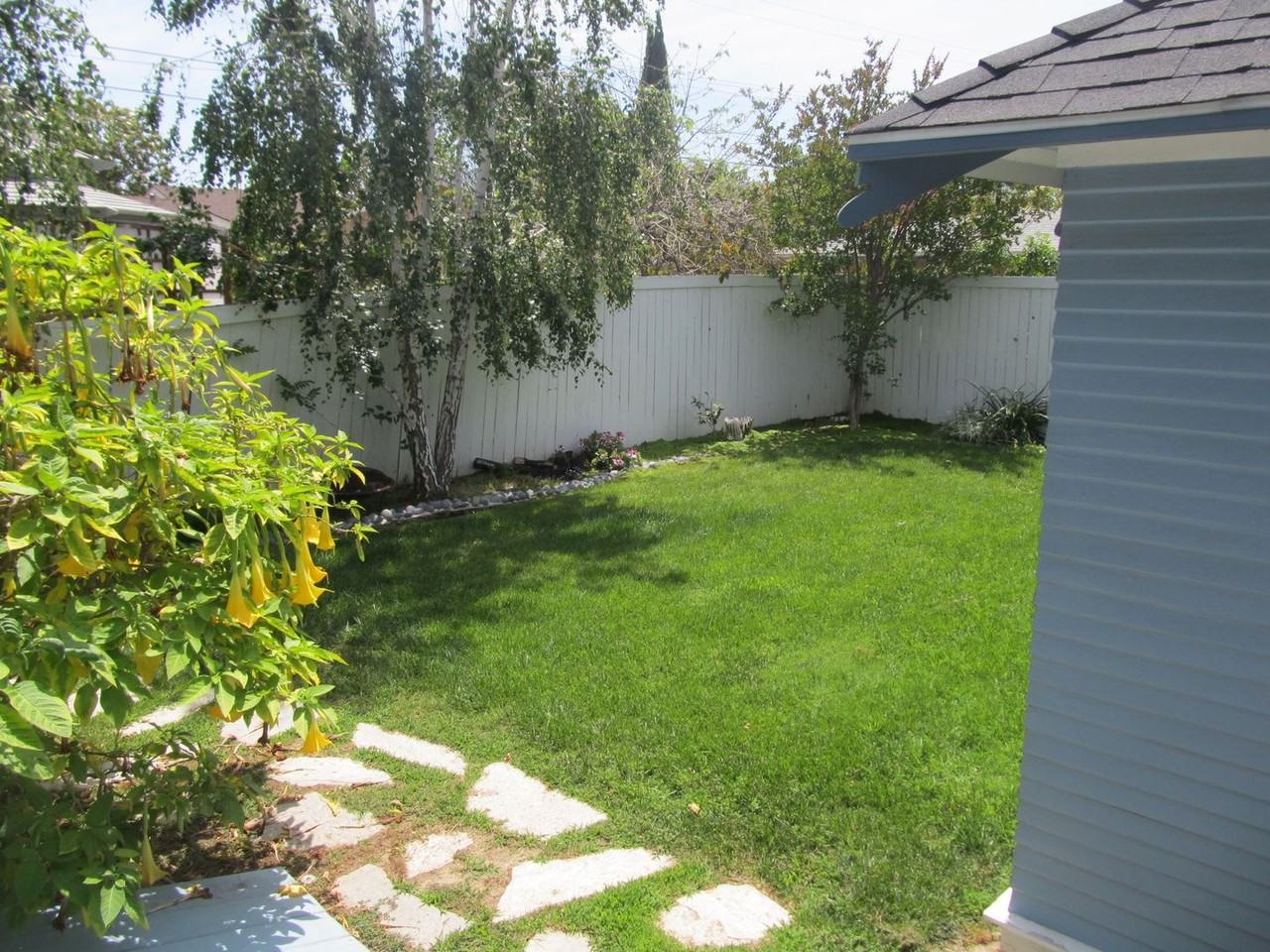 890 N Shaffer St - Photo 5 of 5