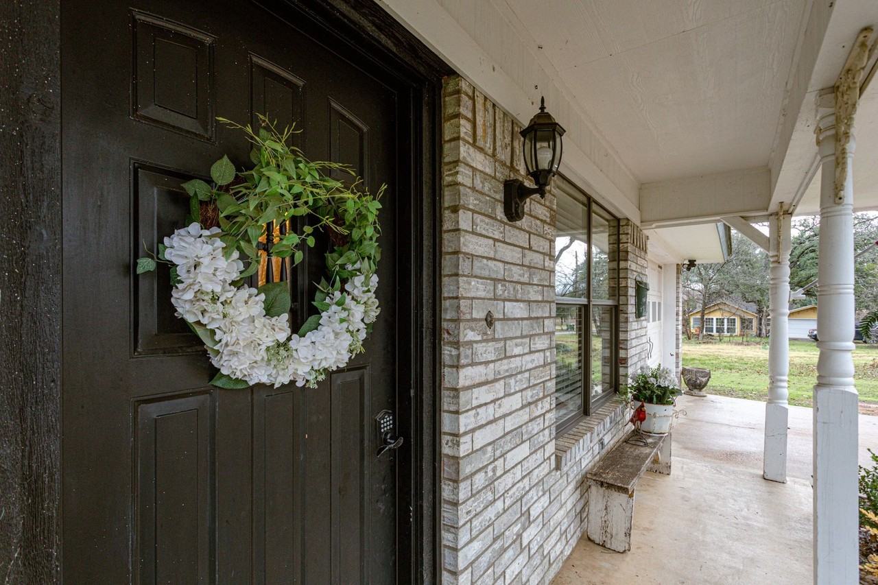 208 Mission St - Photo 3 of 21