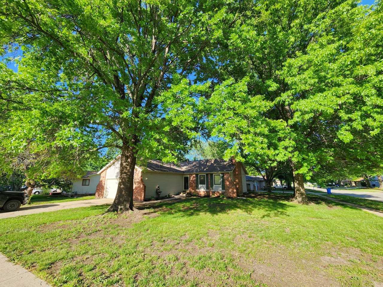 3514 Sw Kiowa St - Photo 2 of 28