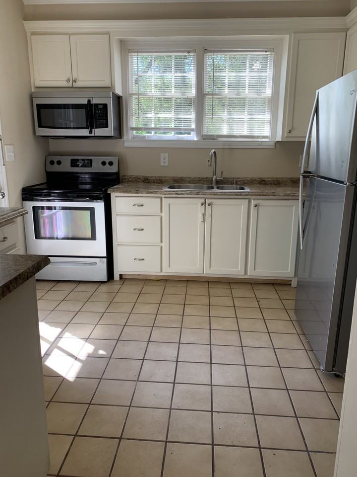 1196 Morningside Dr - Photo 2 of 12