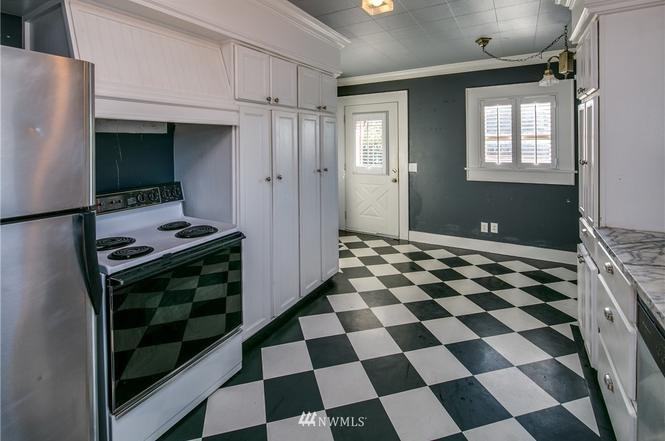 2400 E St - Photo 4 of 15