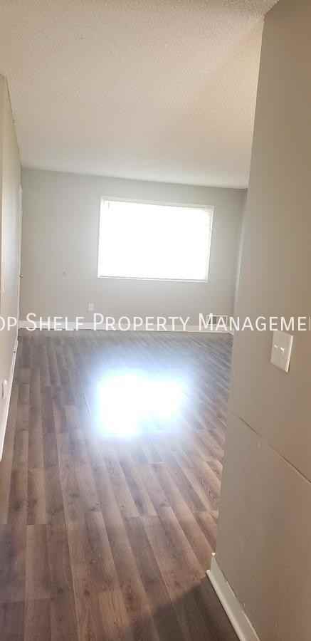 1337 E 16th St - Photo 3 of 12