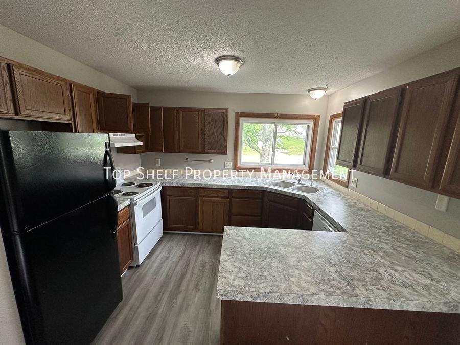 1027 6th St Nw - Photo 3 of 7