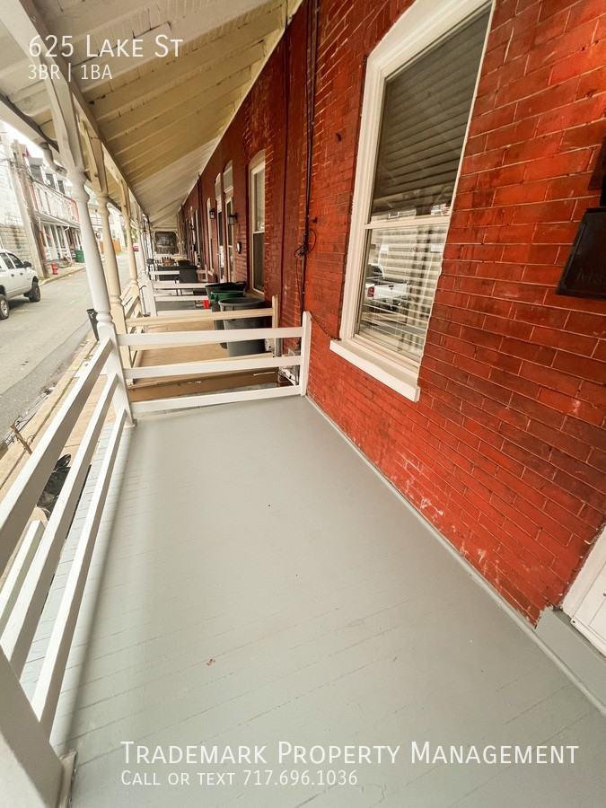 625 Lake St - Photo 2 of 19