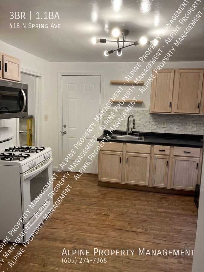 418 N Spring Ave - Photo 2 of 21