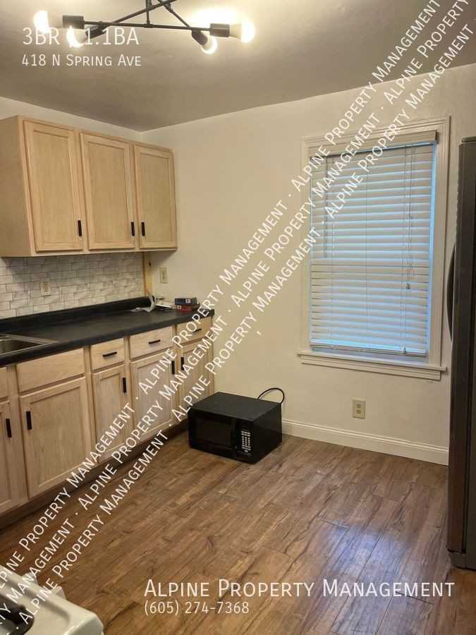 418 N Spring Ave - Photo 3 of 21