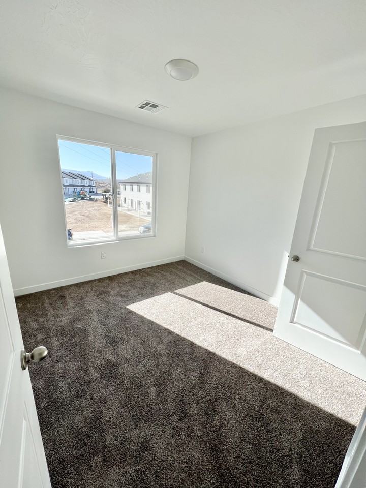 308 W 2025 N #308 - Photo 4 of 8