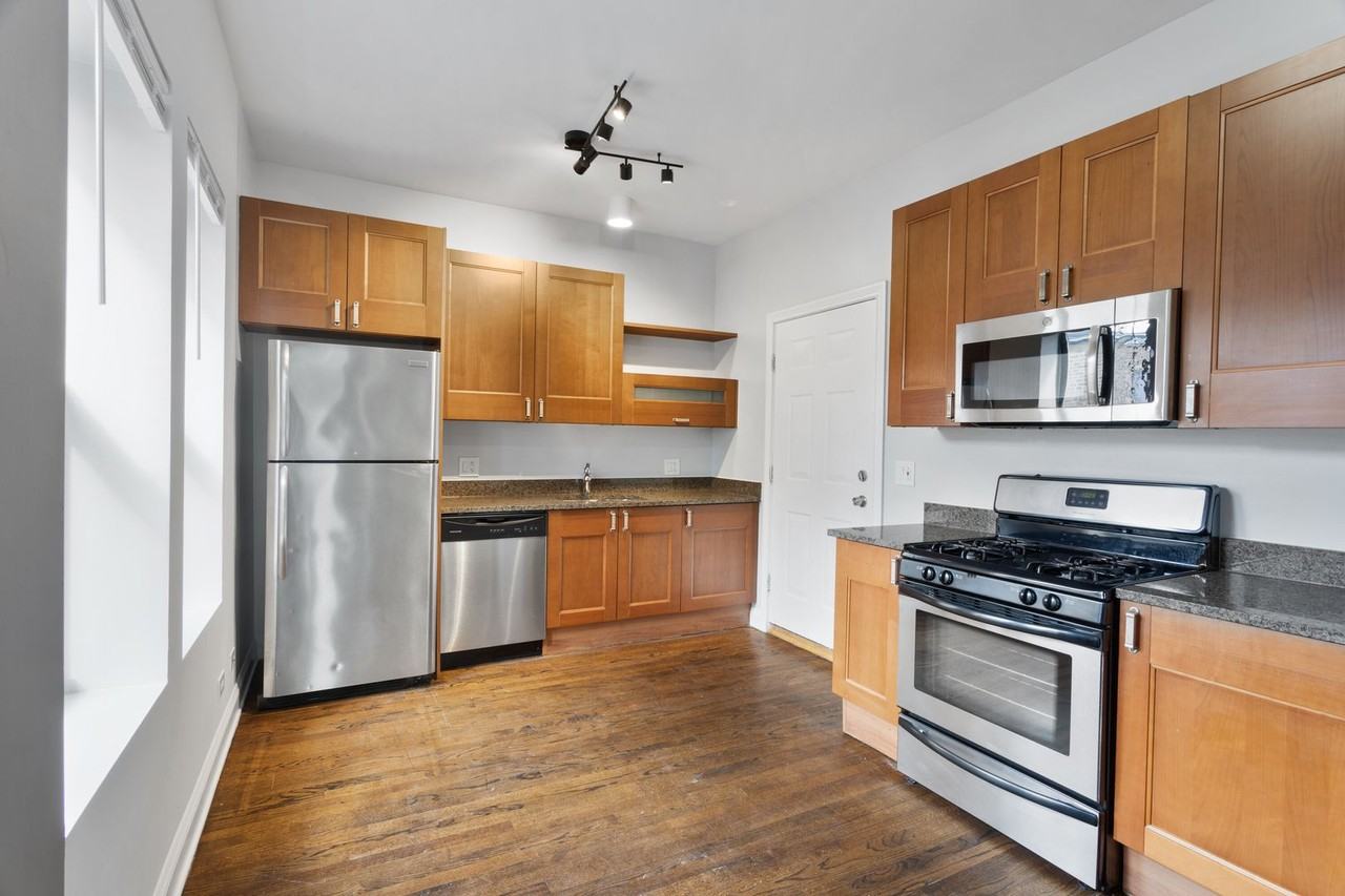 7526 N Seeley Ave 301, Chicago, IL 60645 1 Bedroom Apartment for