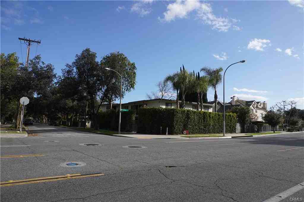 642 N Orange Grove Blvd - Photo 2 of 6
