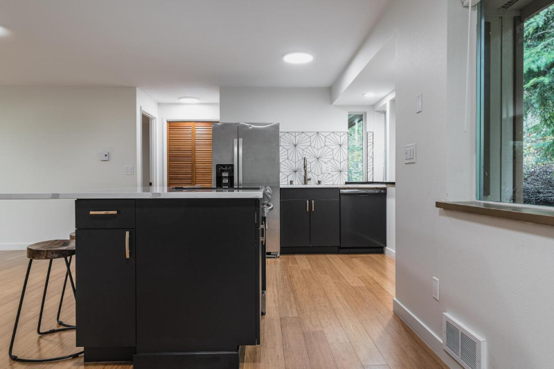 860 Hyak Way - Photo 3 of 12