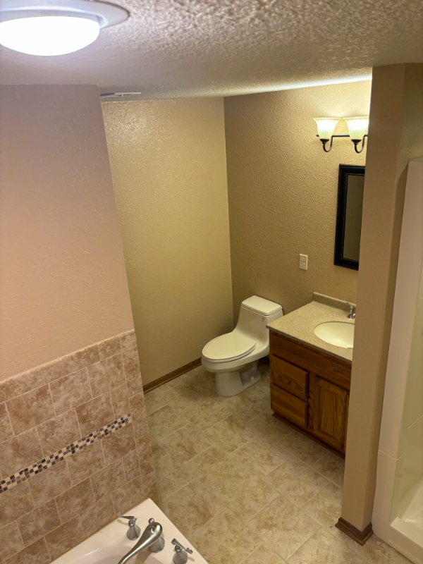 617 Monroe St - Photo 3 of 20