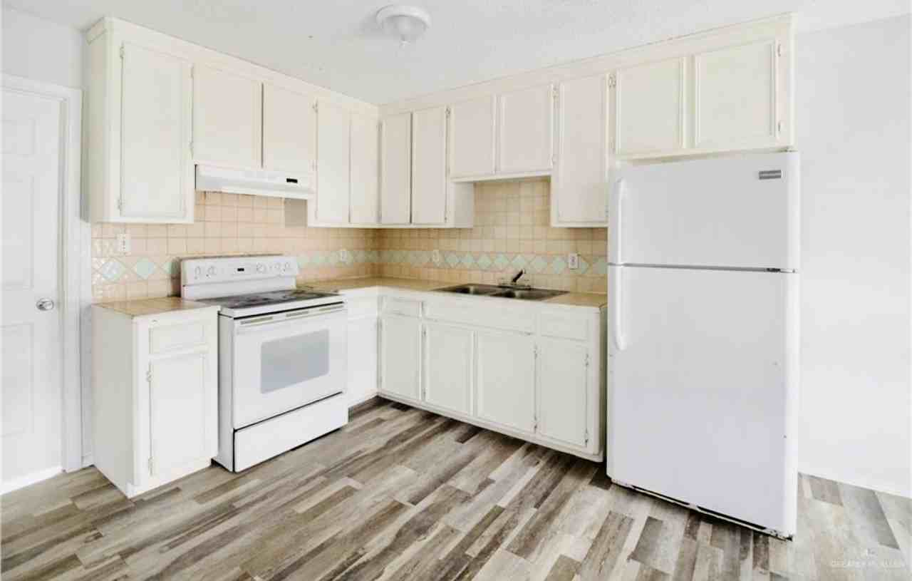 608 North Bentsen Palm Drive - Photo 3 of 11