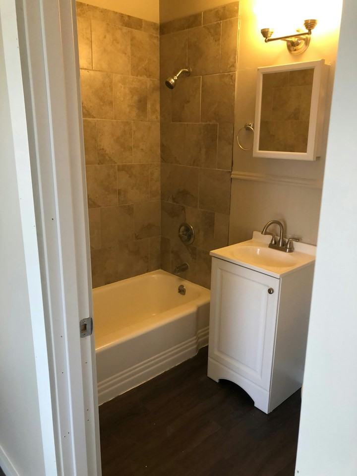 518 Baker Street, Unit 2 - Photo 3 of 5
