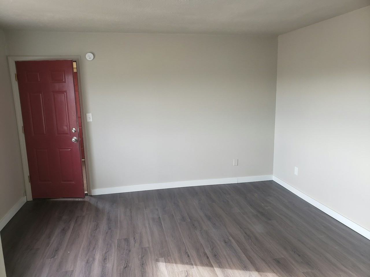 518 Baker Street, Unit 2 - Photo 4 of 5