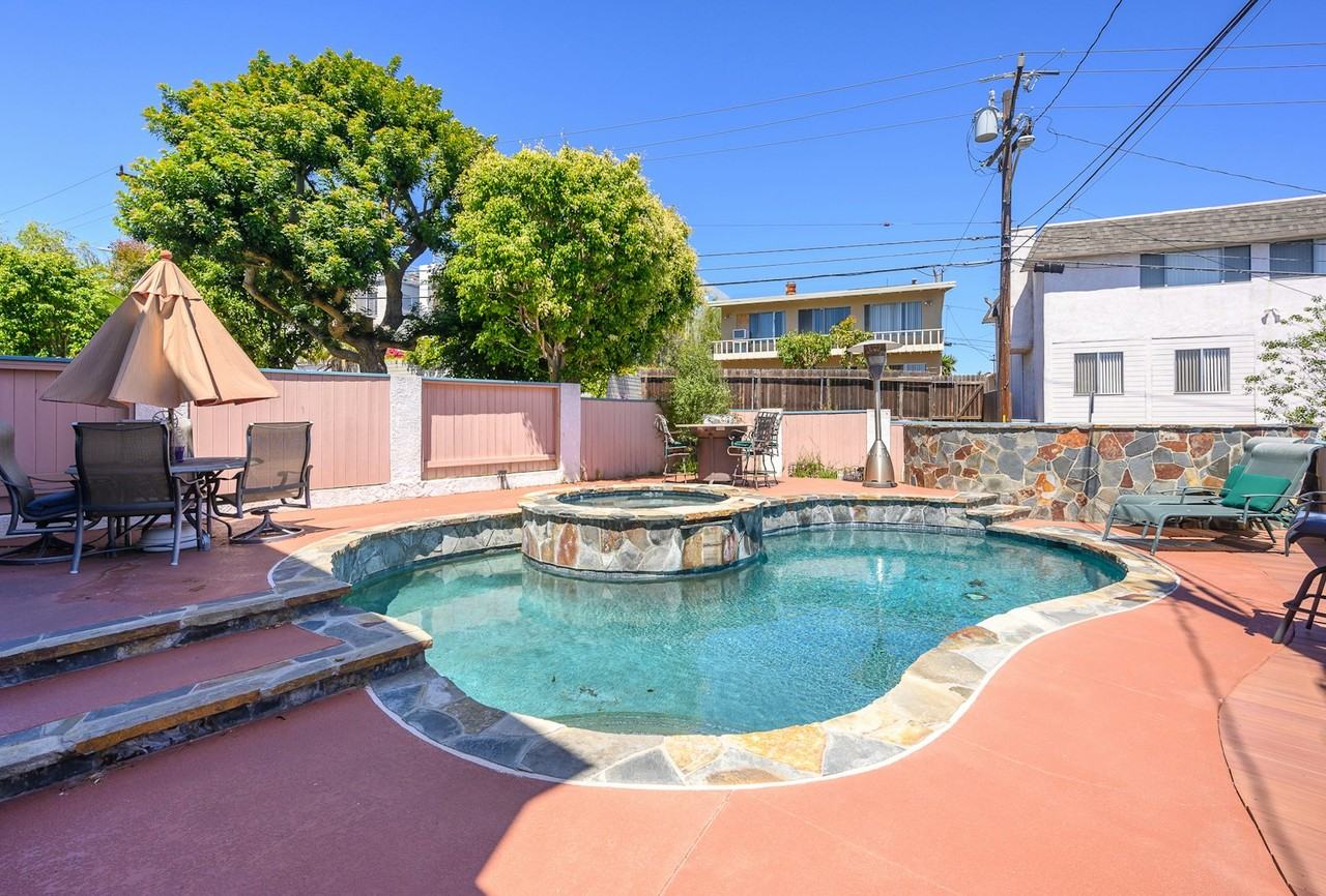 867 Aubrey Ct - Photo 2 of 17