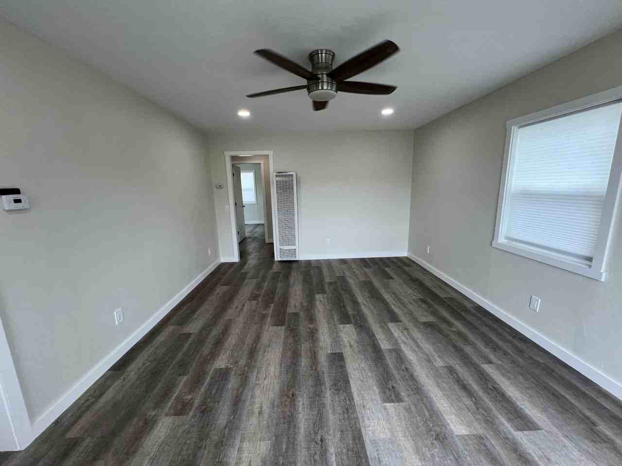 446 Tulare Ave - Photo 3 of 14