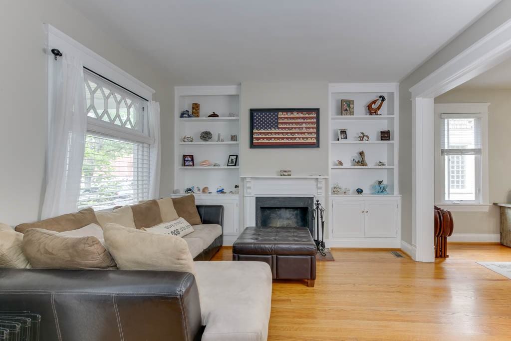 823 Shirley Ave #1 - Photo 5 of 38