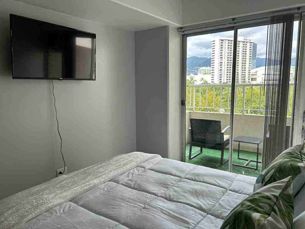 1690 Ala Moana Blvd #604 - Photo 5 of 10