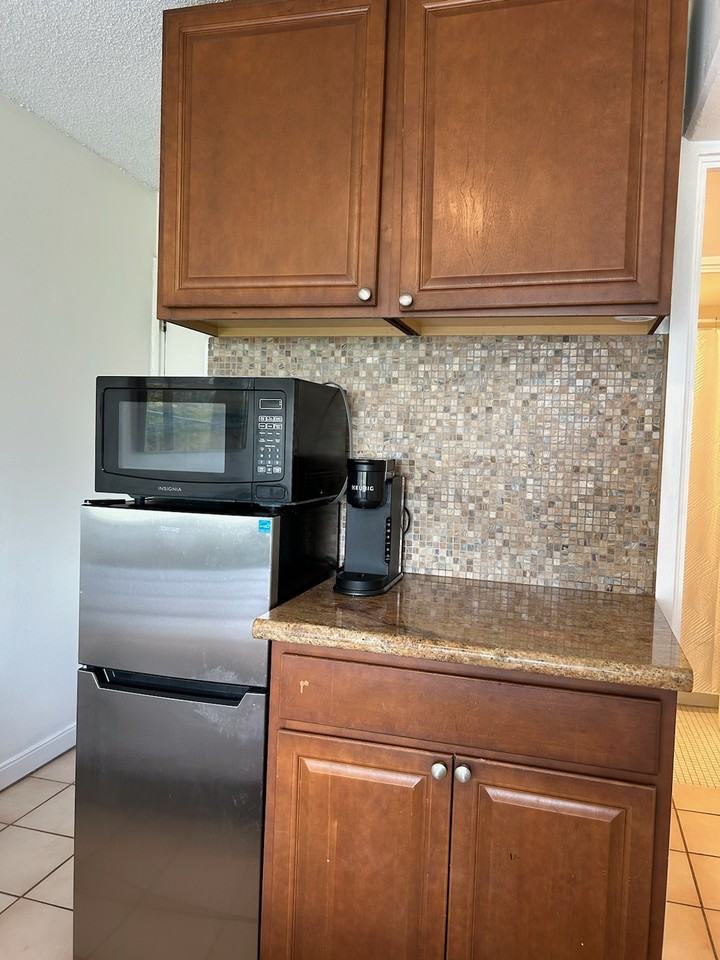 1690 Ala Moana Blvd #604 - Photo 7 of 10