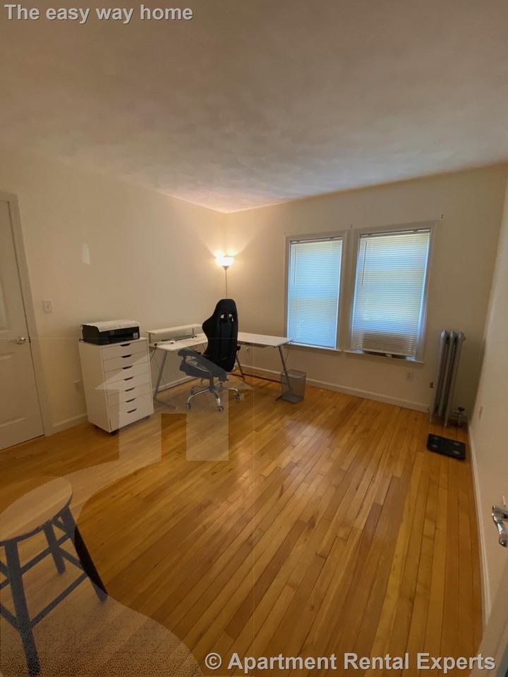 55 Farragut Ave - Photo 3 of 13